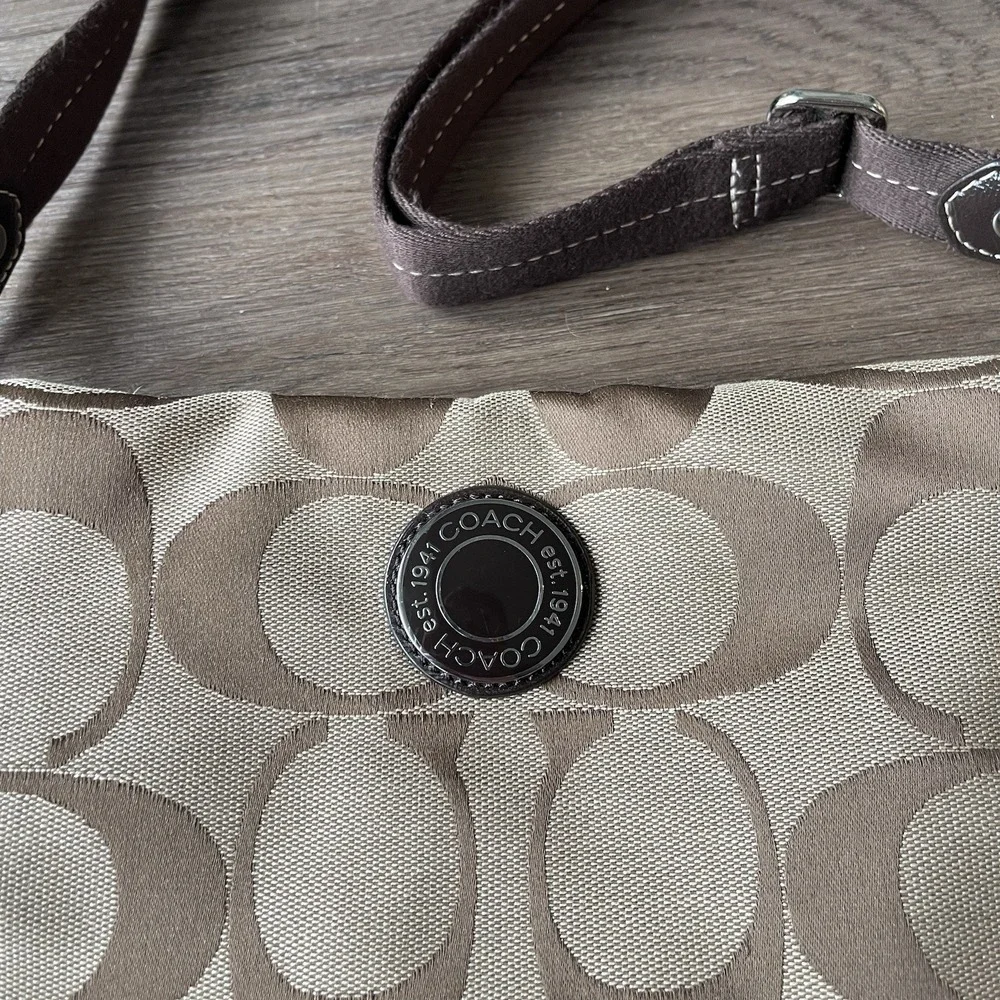COACH Legacy Signature Black Stripe Canvas Crossbody Purse 19220 Y2K Preppy Logo